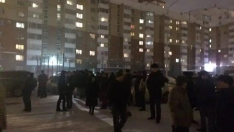 Из горевшей многоэтажки в Астане пожарные спасли трех человек