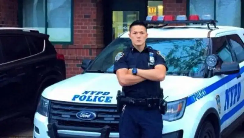 Полицейский-казах из Нью-Йорка назвал дату следующего боя