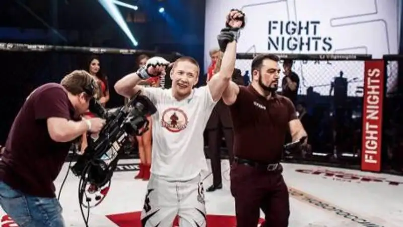 Казахстанский боец нокаутировал россиянина на турнире Fight Nights Global