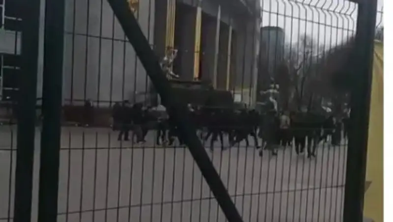 Массовая драка затевалась между болельщиками "Кайрата" и "Астаны"