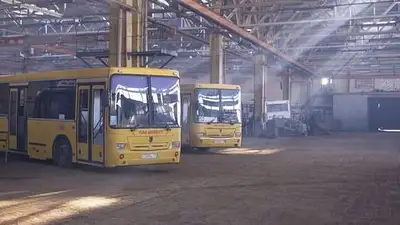 Новые павлодарские автобусы застряли на границе с Китаем, фото - Новости Zakon.kz от 28.01.2023 05:48