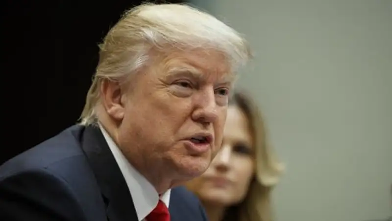 Тысячи швейцарцев с двойным гражданством попали под запрет Трампа на въезд в США