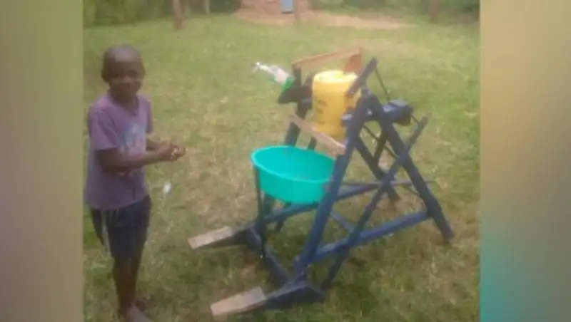 Мальчик создал устройство для мытья рук и получил награду от президента