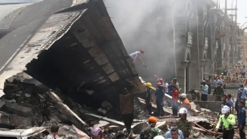 СМИ: в результате крушения самолета в Индонезии погибли не менее 135 человек