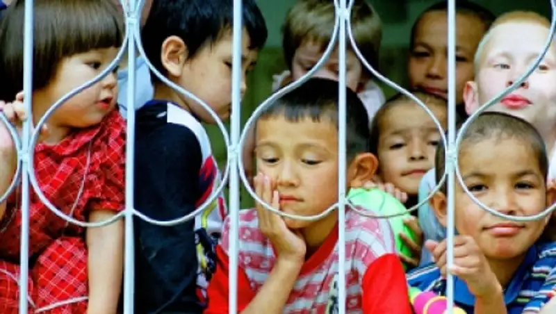 За 3 года количество детей-сирот в Мангыстауской области снизилось на треть