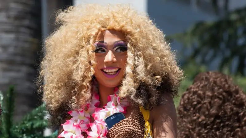 Кембриджский словарь расширил определение слова "женщина"