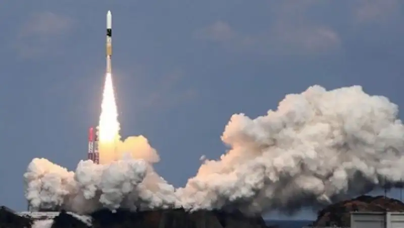 Японцы запустили на орбиту очередной разведывательный спутник