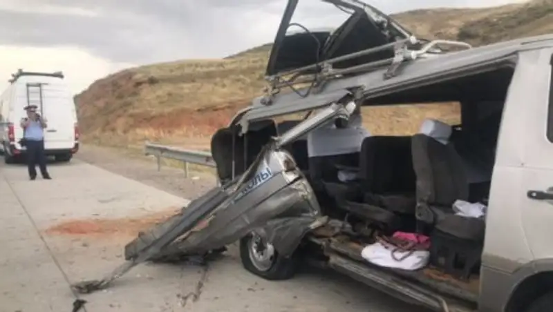 В ДТП в Туркестанской области погибли трое человек