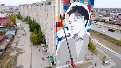 мурал Димаша Кудайбергена появился в Актобе, фото - Новости Zakon.kz от 28.10.2022 09:32