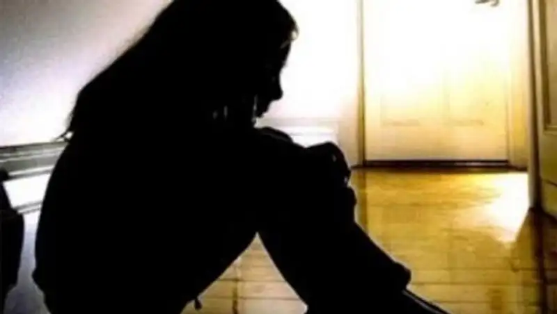 Двадцать тысяч школьниц ежегодно беременеют в Казахстане