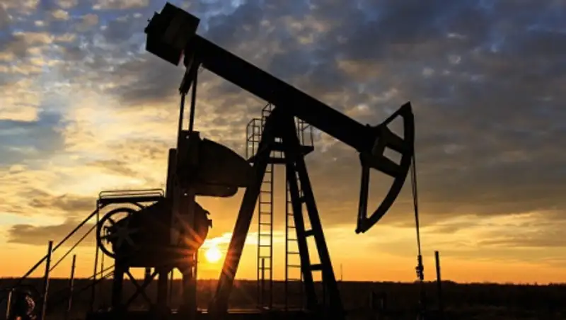 Нефть продолжает дешеветь на опасениях глобального переизбытка сырья