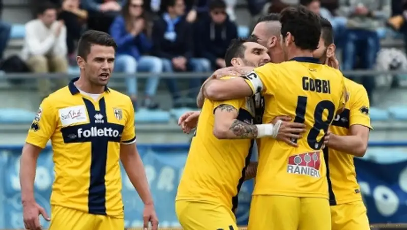 Итальянский футбольный клуб "Парма" выставлен на продажу за ?20 млн