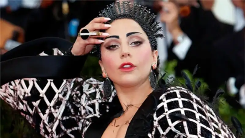 Леди Гага перестала скрывать беременность