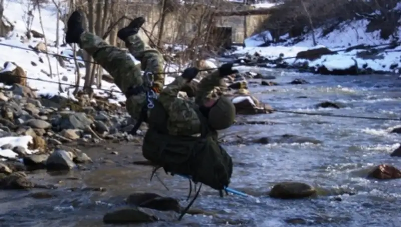 Казахстанцы сразятся с бойцами других стран в десантном биатлоне