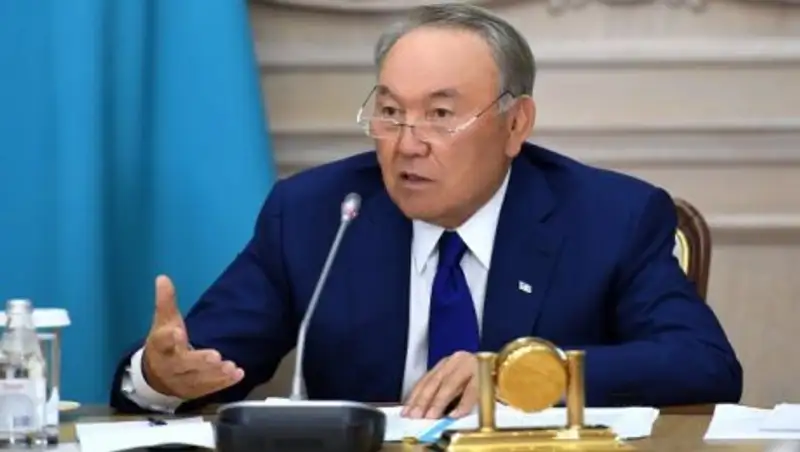 Президент высказался о переведенных бестселлерах на казахский язык