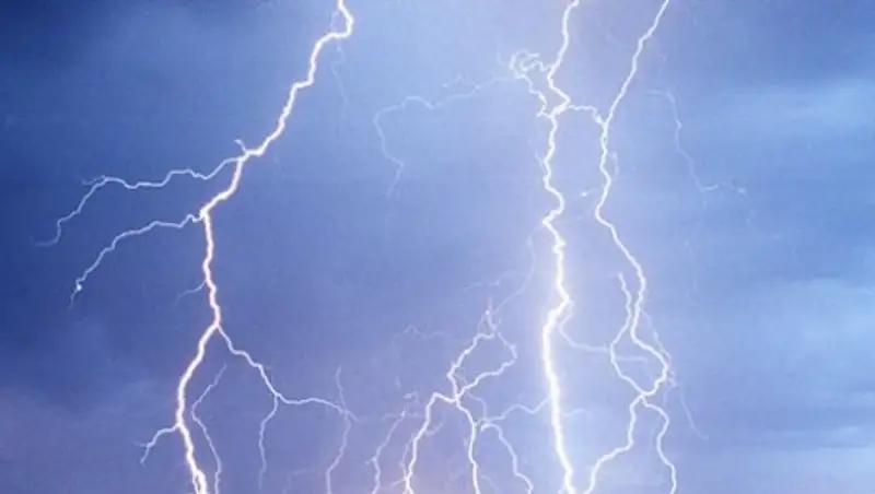 Молния убила шесть человек на похоронах в ЮАР