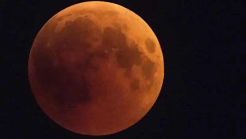 Ученые объяснили появление "человека на Луне"