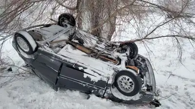 Два человека погибли при опрокидывании машины близ Талдыкоргана, фото - Новости Zakon.kz от 01.01.2023 14:01