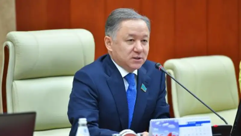 Нигматулин поздравил казахстанцев с переименованием аэропорта Астаны в честь Назарбаева