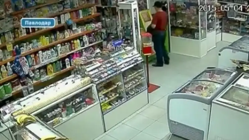 В Павлодаре игроманы грабили терминалы, угрожая зажигалкой