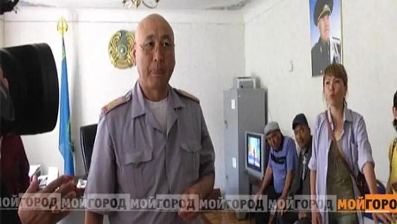 В Актобе родные пропавшего сержанта штурмовали здание военкомата