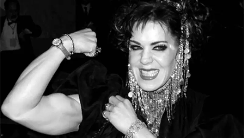 Звезда рестлинга и порно найдена мертвой