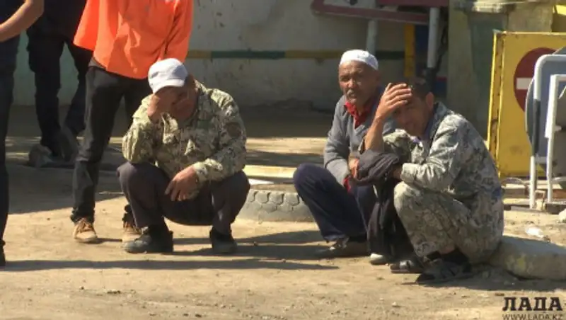 В Актау 400 дворников отказались выходить на работу