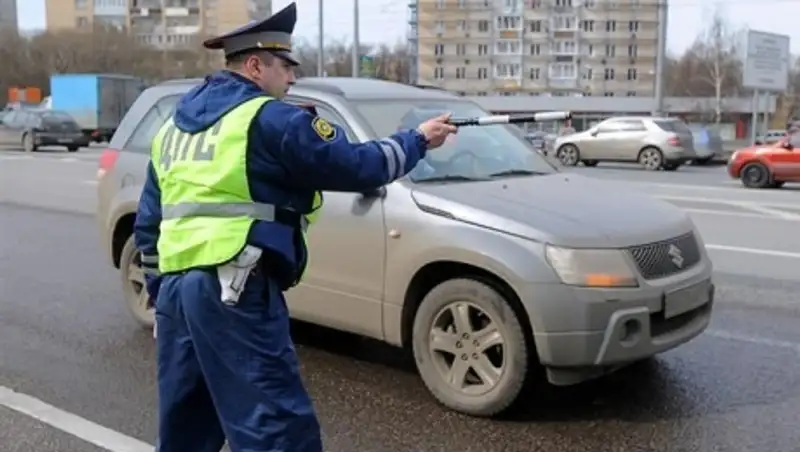 Казахстанец заплатит штраф за то, что предложил взятку инспектору ДПС РФ