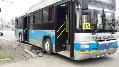 очевидцев, фото - Новости Zakon.kz от 26.03.2018 15:02