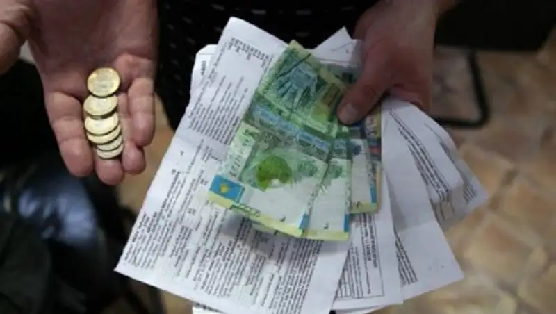 Жалобы на "символическое" снижение тарифов на комуслуги прокомментировал Даленов