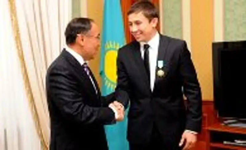 Известный казахстанский боксер Головкин награжден орденом «Парасат», фото - Новости Zakon.kz от 27.12.2011 20:18