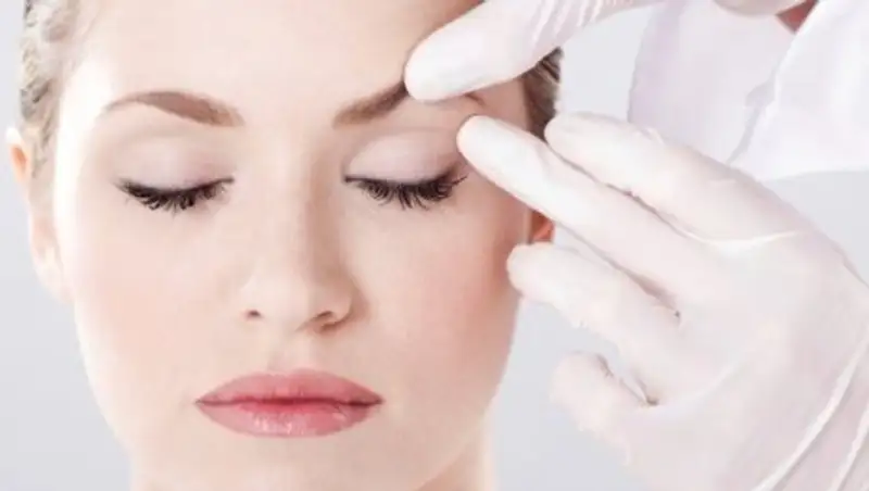 Как можно поднять опущенное веко