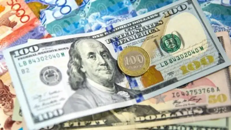 Доллар еще немного подешевел на утренних торгах