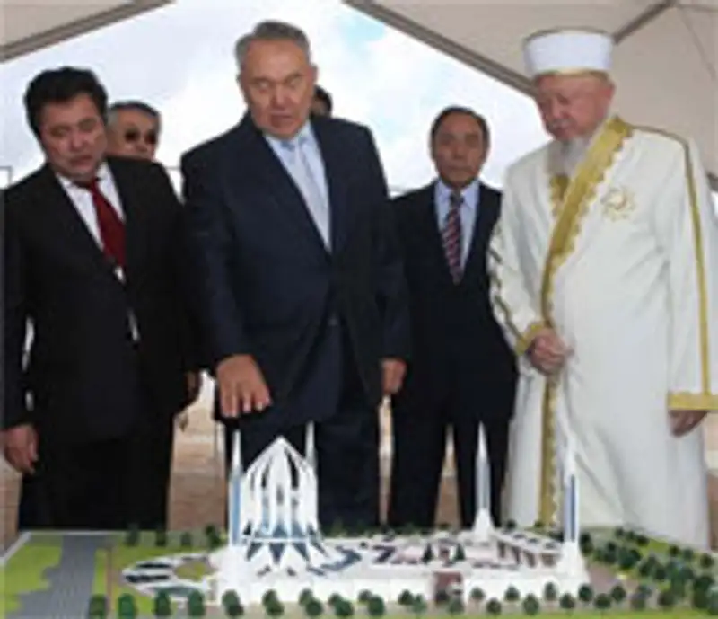 Глава государства посетил мечеть «Хазрет Султан», фото - Новости Zakon.kz от 07.12.2011 20:28