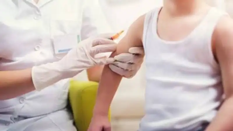 Об особенностях вакцины от COVID-19 для детей рассказал инфекционист