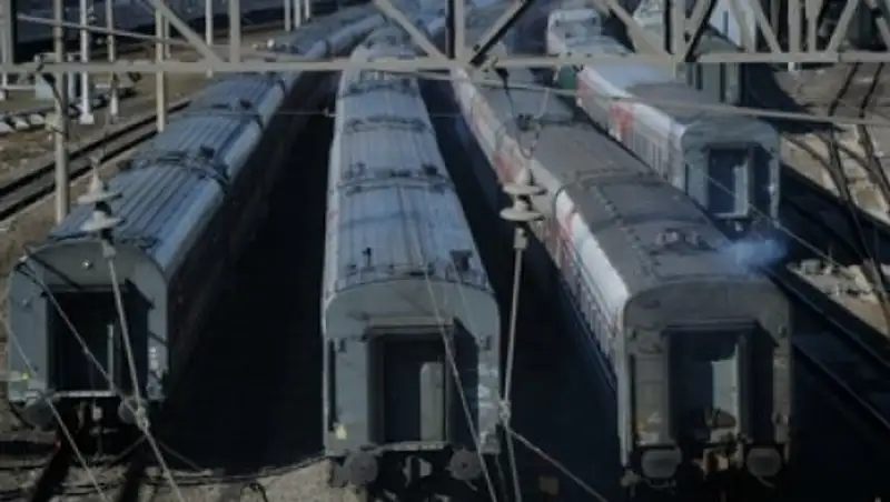 Поезд насмерть сбил мужчину и женщину в Москве