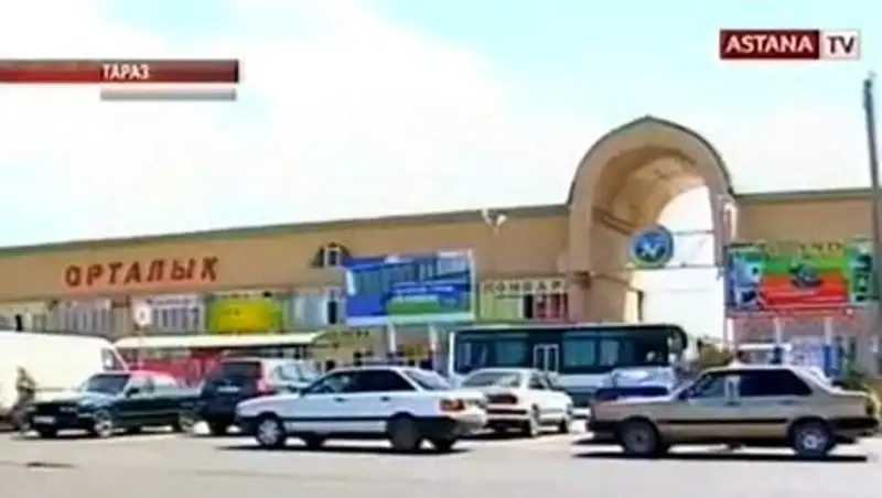 Торговцы центрального рынка Тараза требуют закрыть мелкие базары