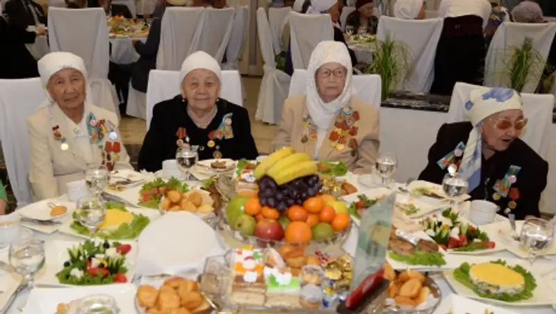 В Кызылординской области ветеранов войны собрали за праздничным дастарханом
