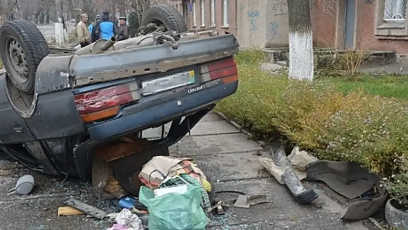 В Усть-Каменогорске работники СТО разбились на угнанной машине