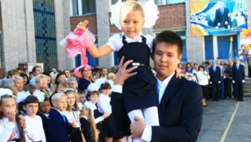 Сегодня в ВКО около 23 тысяч детей впервые сели за парты