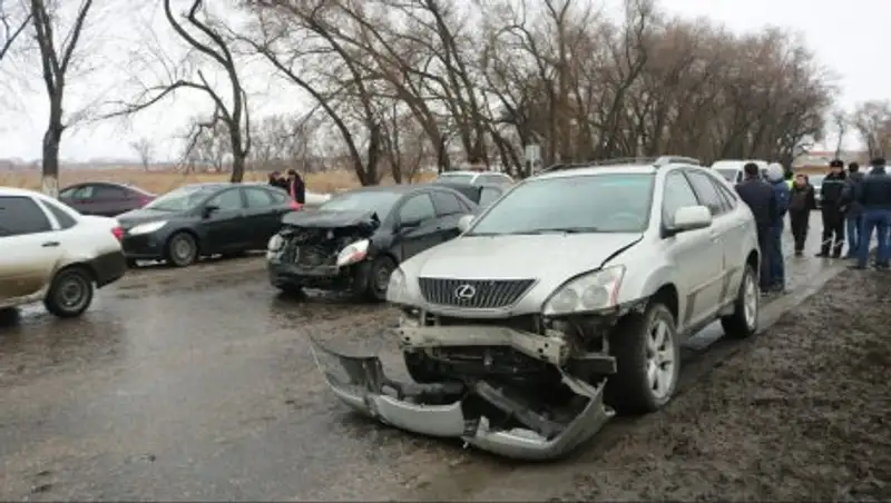 Opel устроил массовое ДТП в Алматинской области