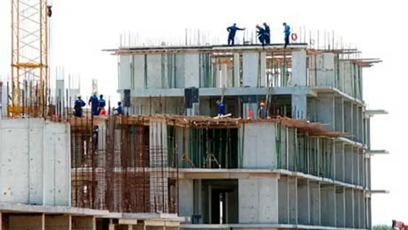 Студенты строят новый микрорайон в Южном Казахстане