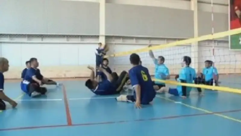 В Уральске проходит чемпионат Казахстана по волейболу сидя