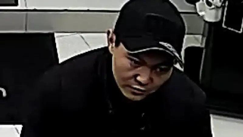 В Алматы вор попал на камеру наблюдения в магазине спортивной одежды