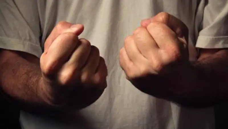 Драка из-за счета в кафе Актау попала на видео