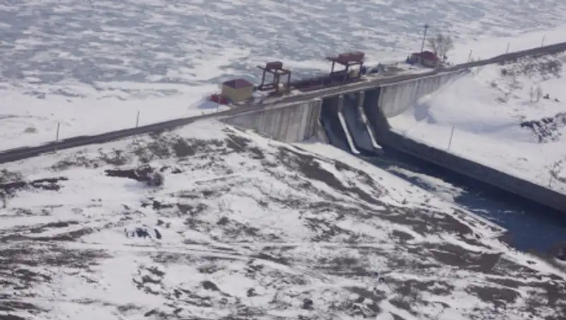 Скляр и Тургумбаев в ходе облета произвели аэровизуальный осмотр снегозапасов