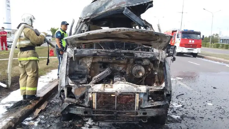 «Газель» сгорела дотла в Нур-Султане, фото - Новости Zakon.kz от 29.07.2022 10:23