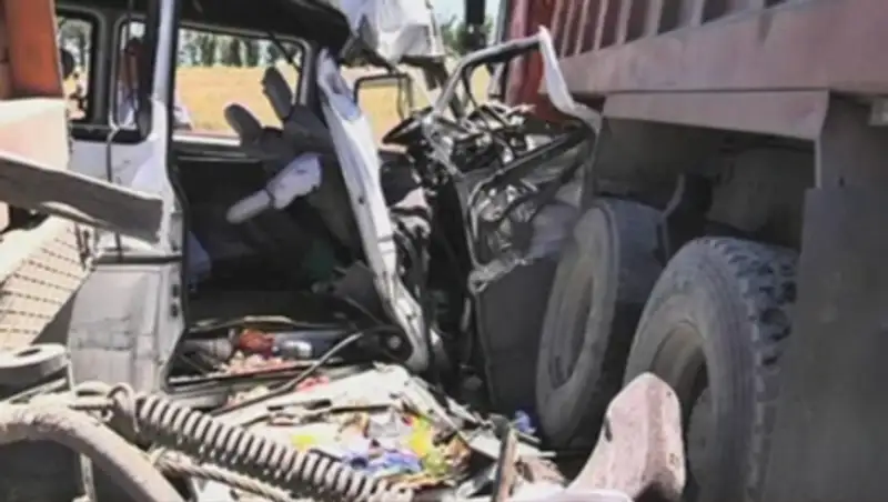 Страшное ДТП в ЮКО: полиция до сих пор выясняет, кому принадлежал «Мерседес Спринтер»