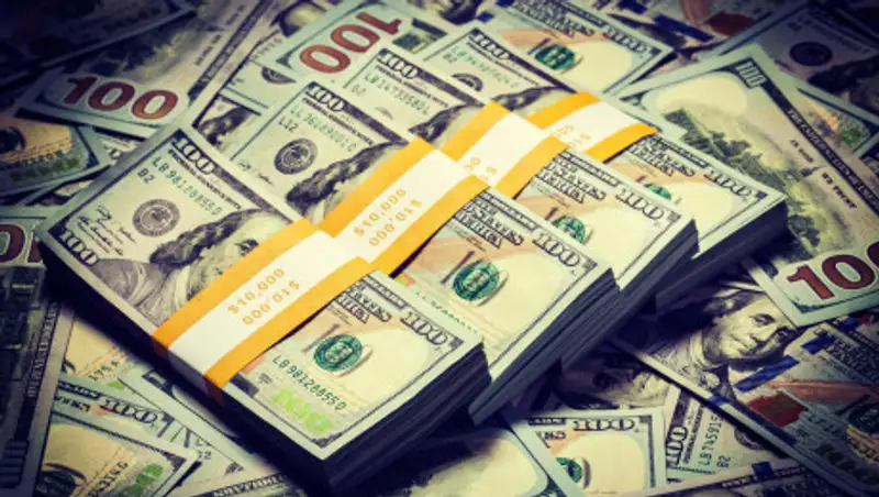 Курс доллара вырос на торгах до 435,73