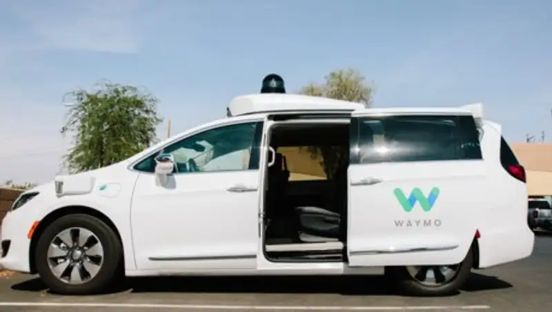 Waymo запустила первые в мире беспилотные такси